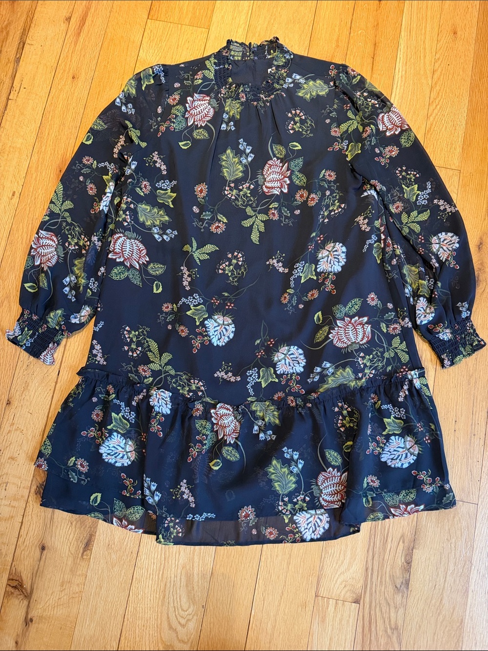 LOFT Floral Long Sleeve Smocked Ruffle Dress Size Medium - C1-328